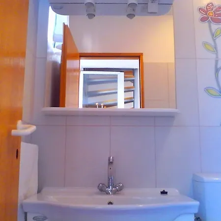 Luka Apartment *